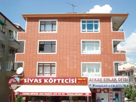 ESENBOĞA HAVA ALANI YOLUNDAKİ BİNALAR