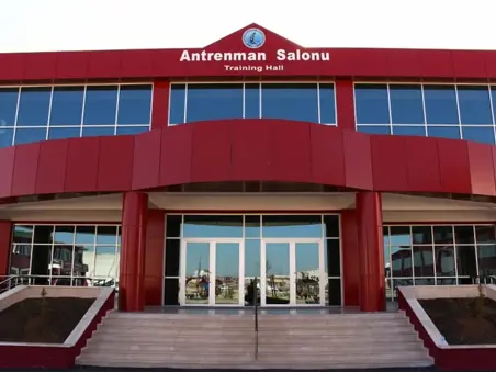 AKÜ ANTRENMAN SALONU KAPALI VE AÇIK SPOR TESİSLERİ