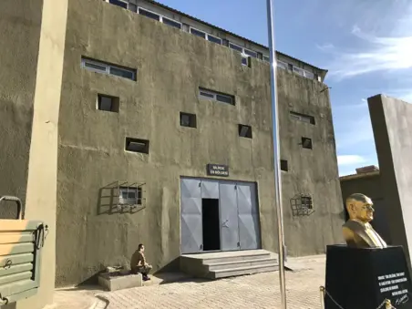 HAKKARİ İLİ ŞEMDİNLİ İLÇESİNDEKİ TEKELİ BABUŞ TEPE 150 KİŞİLİK BÖLÜK MERKEZİ