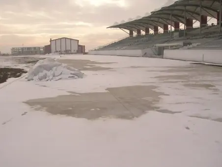 AKÜ ANTRENMAN SALONU KAPALI VE AÇIK SPOR TESİSLERİ