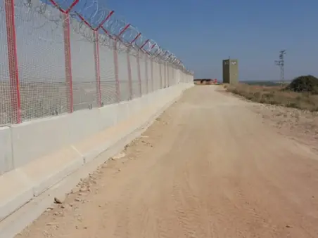 ADANA BÜKÜLMEZ HUDUDT HATTI AFRİN ÇAYI BÖLGESİNE YÜKSEK GÜVENLİKLİ TEL ÇİT TAPIMI