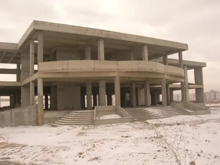 AKÜ ANTRENMAN SALONU KAPALI VE AÇIK SPOR TESİSLERİ