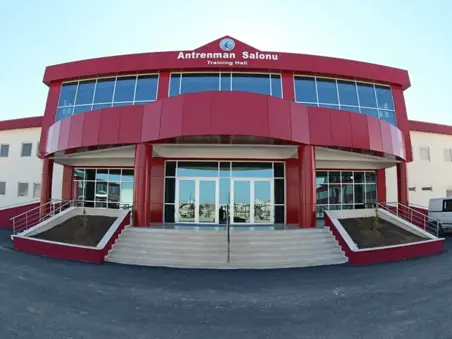 AKÜ ANTRENMAN SALONU KAPALI VE AÇIK SPOR TESİSLERİ