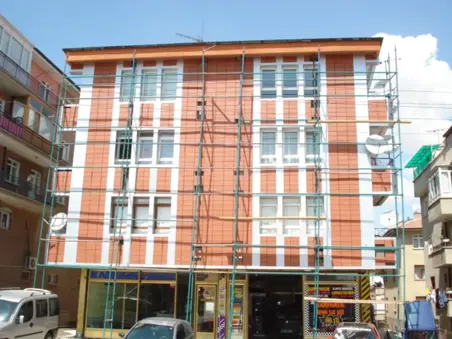 ESENBOĞA HAVA ALANI YOLUNDAKİ BİNALAR