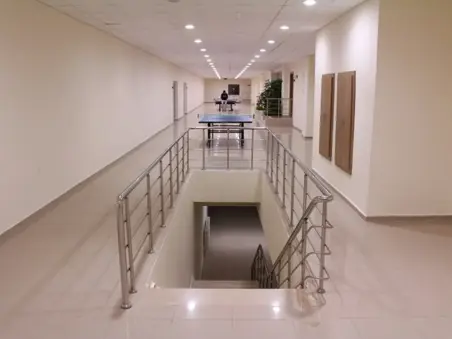 AKÜ ANTRENMAN SALONU KAPALI VE AÇIK SPOR TESİSLERİ