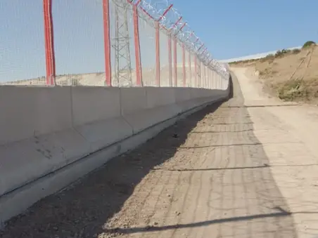 ADANA BÜKÜLMEZ HUDUDT HATTI AFRİN ÇAYI BÖLGESİNE YÜKSEK GÜVENLİKLİ TEL ÇİT TAPIMI