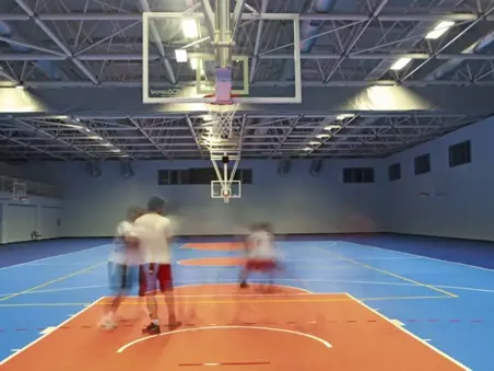 AKÜ ANTRENMAN SALONU KAPALI VE AÇIK SPOR TESİSLERİ