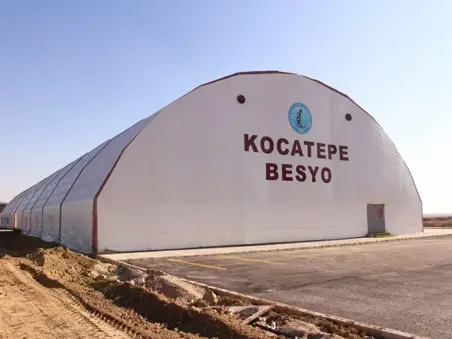 AKÜ ANTRENMAN SALONU KAPALI VE AÇIK SPOR TESİSLERİ