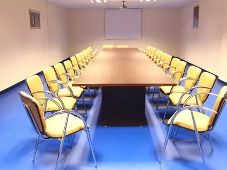 AKÜ ANTRENMAN SALONU KAPALI VE AÇIK SPOR TESİSLERİ