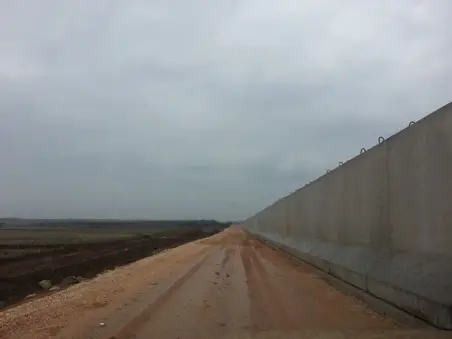 HATAY İLİ KIRIKHAN İLÇESİ (HALEPLİ-BAYRAKTAR-ZAFER TOKA) ACİL SINIR GÜVENLİK İNŞAATI İŞİ