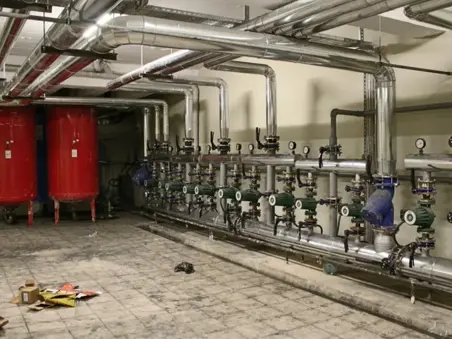 AKÜ ANTRENMAN SALONU KAPALI VE AÇIK SPOR TESİSLERİ