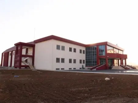 AKÜ ANTRENMAN SALONU KAPALI VE AÇIK SPOR TESİSLERİ