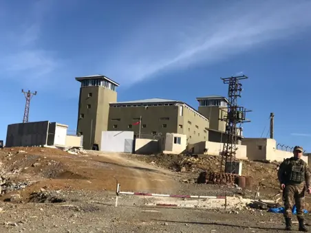 HAKKARİ İLİ ŞEMDİNLİ İLÇESİNDEKİ TEKELİ BABUŞ TEPE 150 KİŞİLİK BÖLÜK MERKEZİ